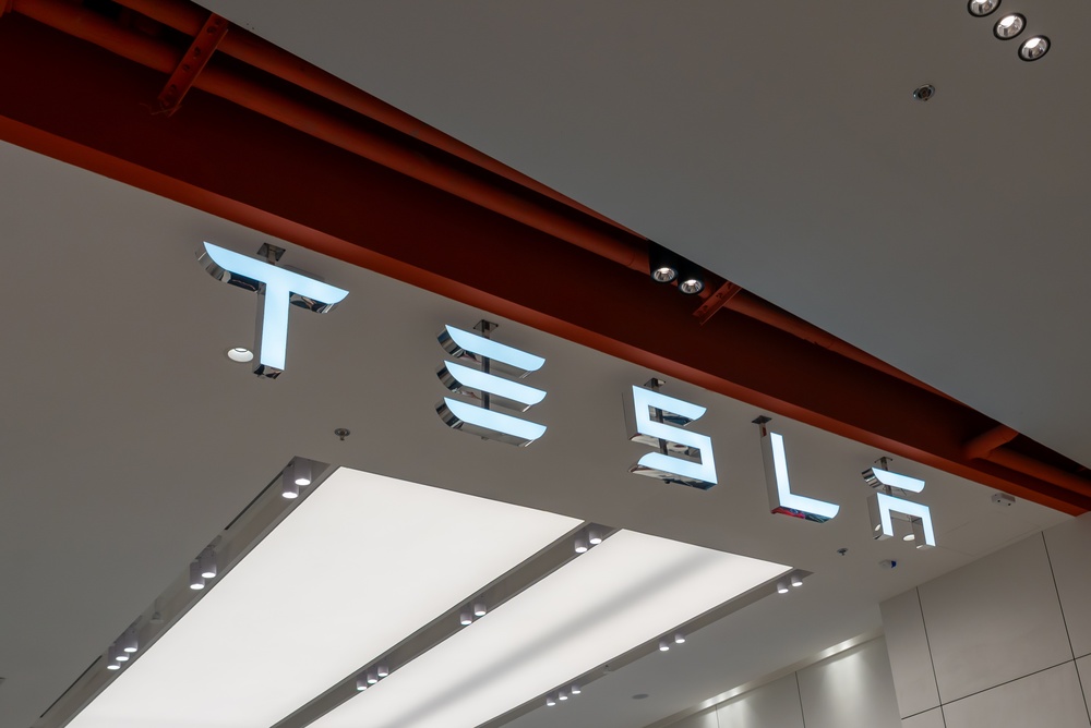 CapitalMEG's tweet photo. Tesla Deliveries Loom as Investors Bet on Second Straight Quarterly Gain https://t.co/7ypxcCLrfR https://t.co/aLYivce6s4