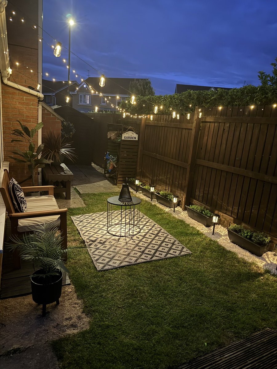 Jacxdad3376's tweet photo. Remember me chatting about the dead space we had, me and Julie spent a few hours and weโve transformed it to our Mediterranean courtyard.
#Titchmarsh
#Dimmock https://t.co/xp9PMlNtpY