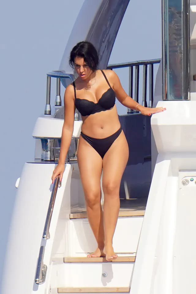 Trisha6q's tweet photo. Can someone explain how Georgina is this stunning ?  🥵 https://t.co/lia2lPvWv6
