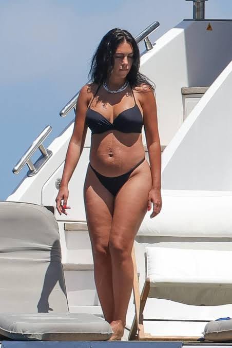 Trisha6q's tweet photo. Can someone explain how Georgina is this stunning ?  🥵 https://t.co/lia2lPvWv6