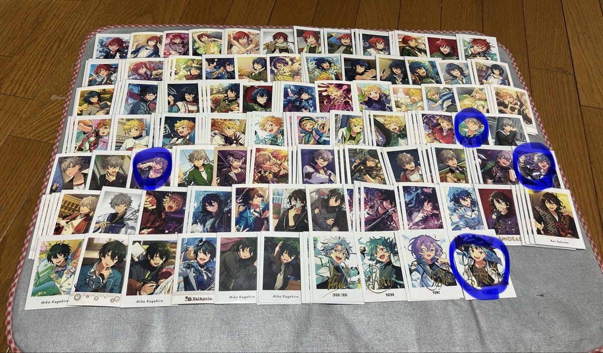 suichas2's tweet photo. @hGsyM05 検索より失礼致します。青丸で囲ったものは買取可能でしょうか？またPayPayでの買取は可能でしょうか？ご検討いただけますと幸いです。📮晃牙エス司凛月 https://t.co/V0dpBtoQeH