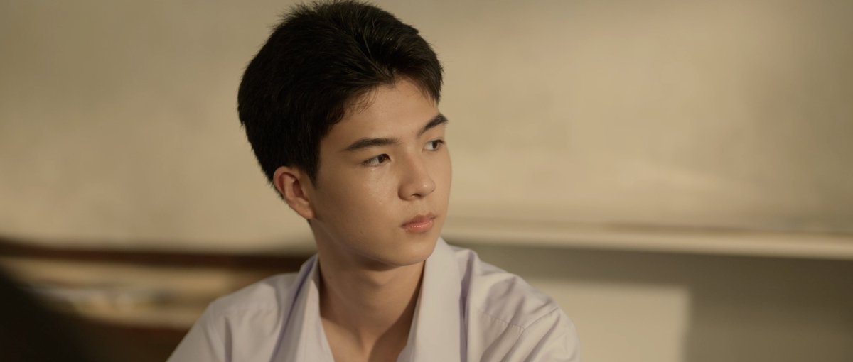GMMTV's tweet photo. วันนี้ออกัสย้ายที่นั่งเหรอ 🥺
#WhenOrangesFallEP8

@justinmmoir @keatonnst https://t.co/LvpNONEwLO