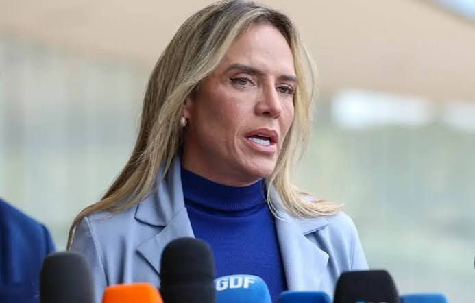 SodLinda's tweet photo. Senadoras Teresa Cristina e Damares Alves junto com Celina Leão, governadora interina do DF, solidárias à Michelle, declaram que não vão ao "Encontro de Flávio com as Mulheres"! Só lembrando que as Senadoras devem seus cargos eletivos a Jair Bolsonaro e agora mostram ingratidão! https://t.co/wBxQnqFcTQ