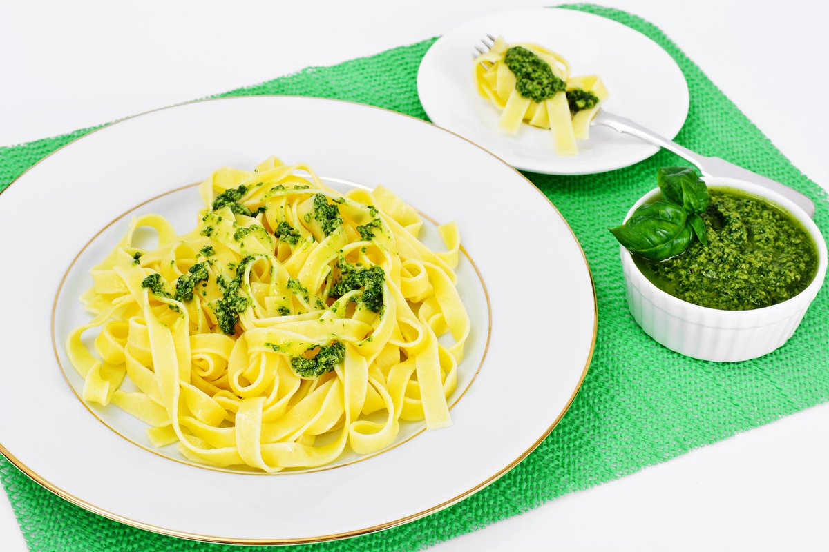 nam22212's tweet photo. Just whipped up creamy garlic parmesan pasta in 15 mins! Tossed with fresh basil and a sprinkle of black pepper—cozy, quick, and chef’s kiss ， https://t.co/HloKYeBi27