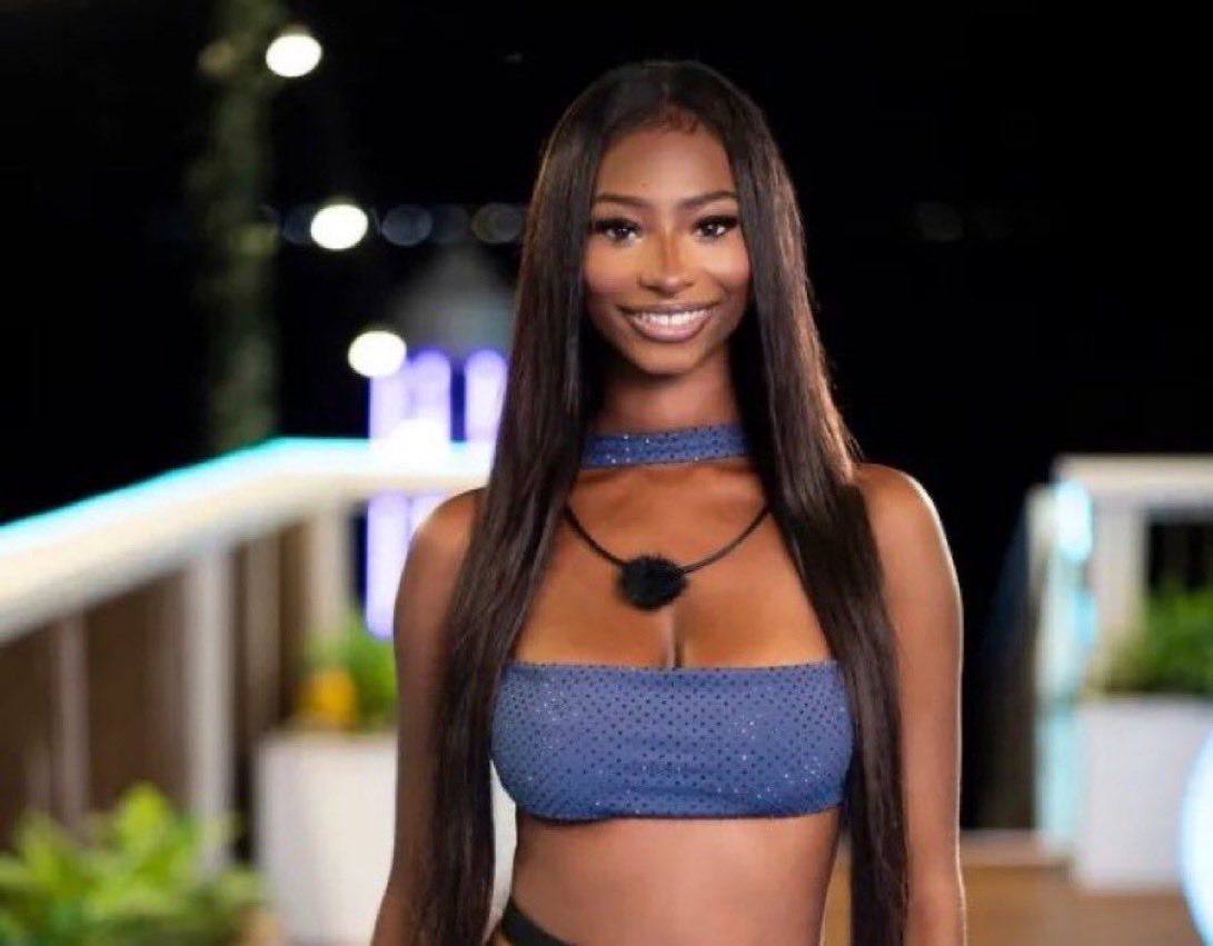 gvldbricks1's tweet photo. her gagging the live like this and proving everybody wrong who said she should’ve gotten boho braids (including me).. still baffles me to this day.. like wow my versatile innovative queen #loveislandusa https://t.co/YxGaFAi0u9