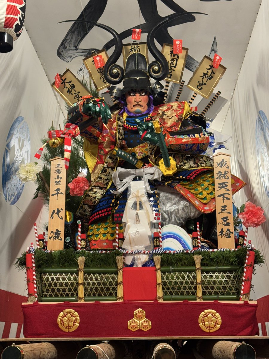 kyi31594319's tweet photo. 本日無事にご神入れ終わりました✨
一般公開されました✨
歴代の槍

平成十九年 六番山笠
希代豪槍蜻蛉切

平成二七年 五番山笠
豪勇日本號之誉

令和八年 三番山笠
成就天下三名槍

#博多祇園山笠
#山笠
#蜻蛉切
#日本号
#御手杵
#天下三名槍 https://t.co/rVhL5ppDOB