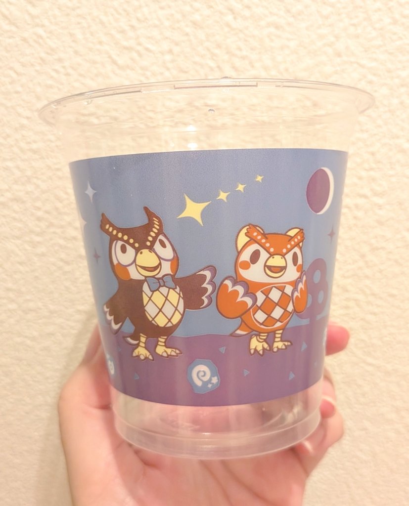 flowercosmosmk's tweet photo. サーティワンとあつ森コラボのグッズ買えたぁ🥰とりあえず一番ほしかったフータとフーコちゃんのカップと、まめつぶチャーム買えたから大満足🫶
映ってないたぬき開発スペシャルカップは冷凍庫の中。 https://t.co/w6Dtw6qAKi