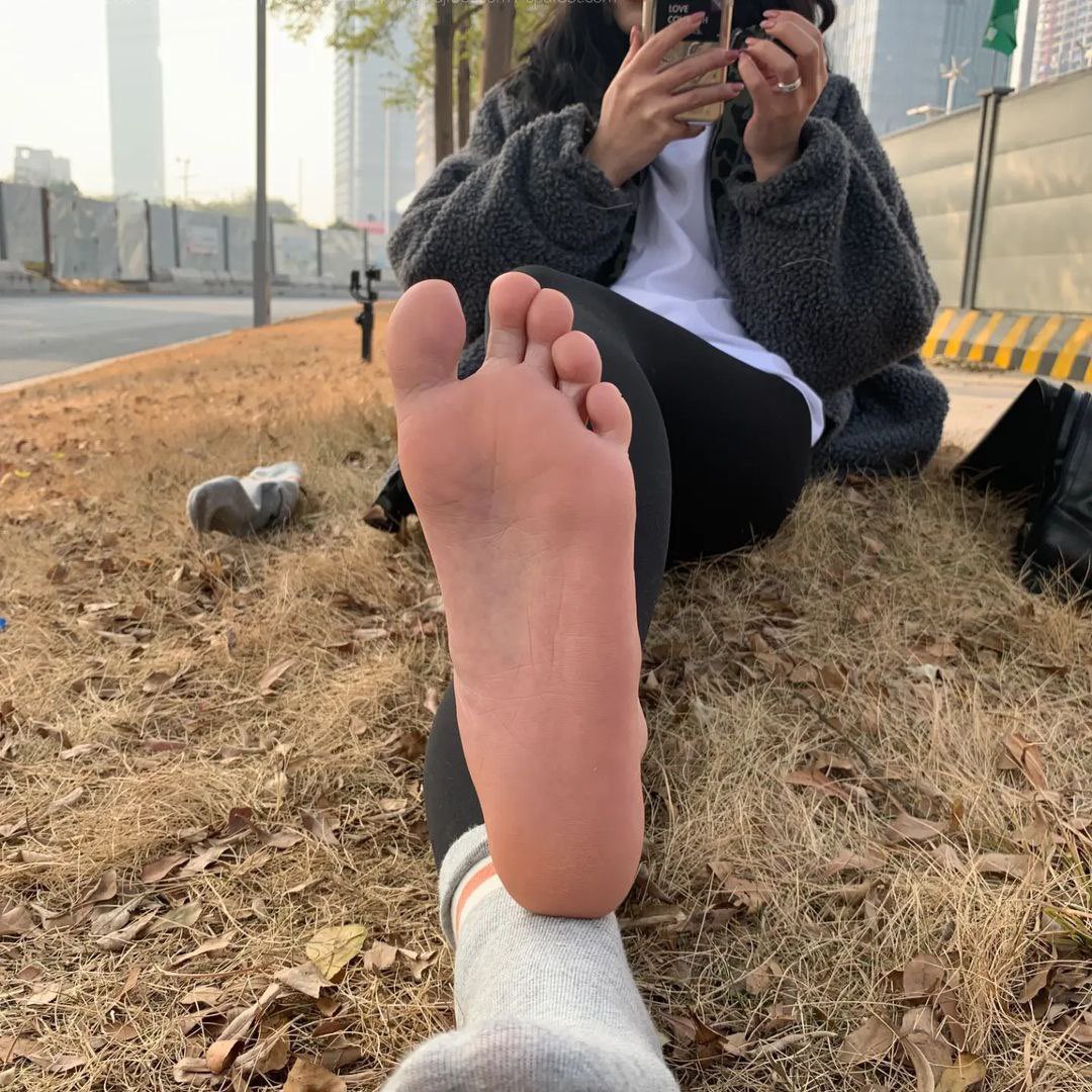 AshimotoHimitsu's tweet photo. #靴下 #靴下フェチ #つま先 #靴脱ぎ #足裏 https://t.co/1qO5v2b2jO