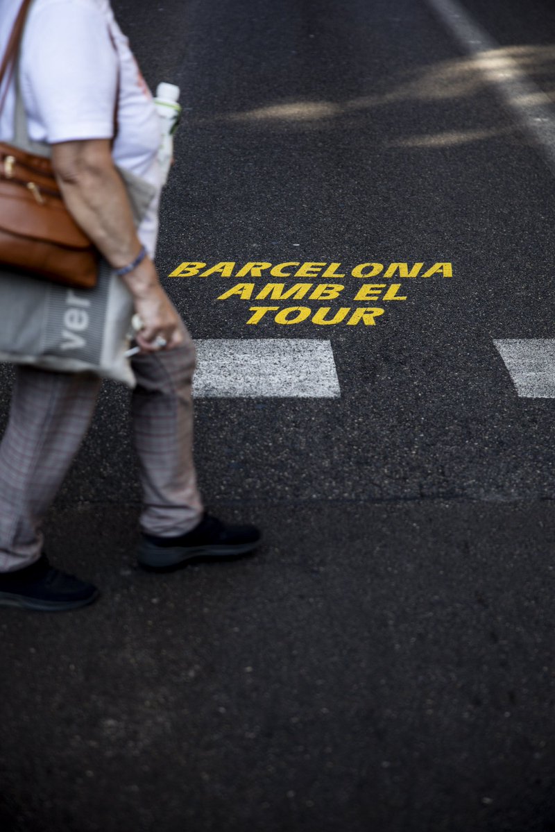 LeTour's tweet photo. 🌆 Barcelone : la vie en Jaune !
🌆 Barcelona en groc!
🌆 Barcelona in Yellow! 

#TDF2026 

📸 A.S.O. / Marc Sanchez https://t.co/2gUCZir7UP