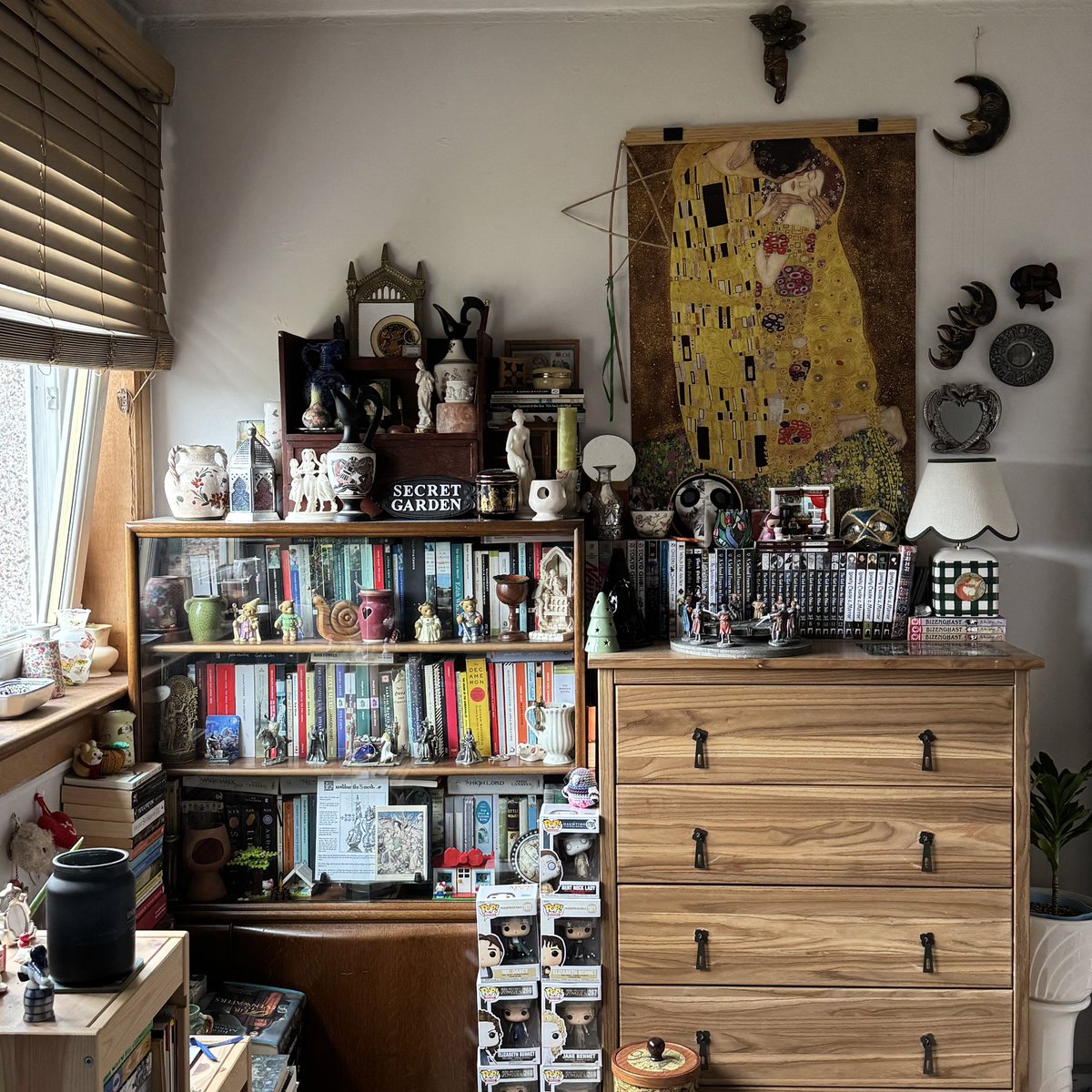 chapterlviii's tweet photo. bedroom of a 28 year old woman 

(i’m chronically ill and reading is all i have to live for) https://t.co/q4F5HMnBwr