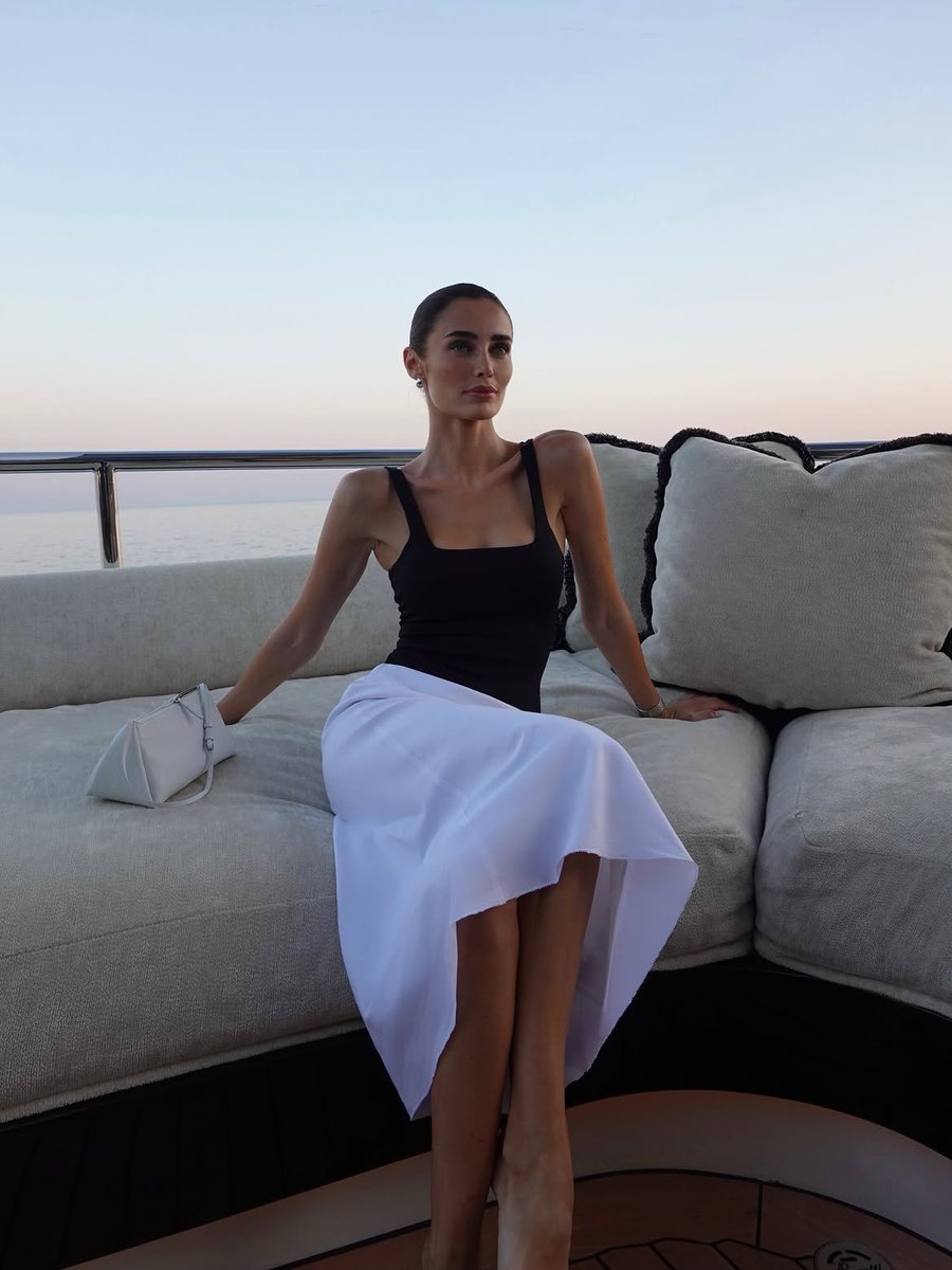 Rebecxca's tweet photo. doesn't  it  look  stunning?  simple,  yet  effortlessly  elegant. https://t.co/Xn58nShykr