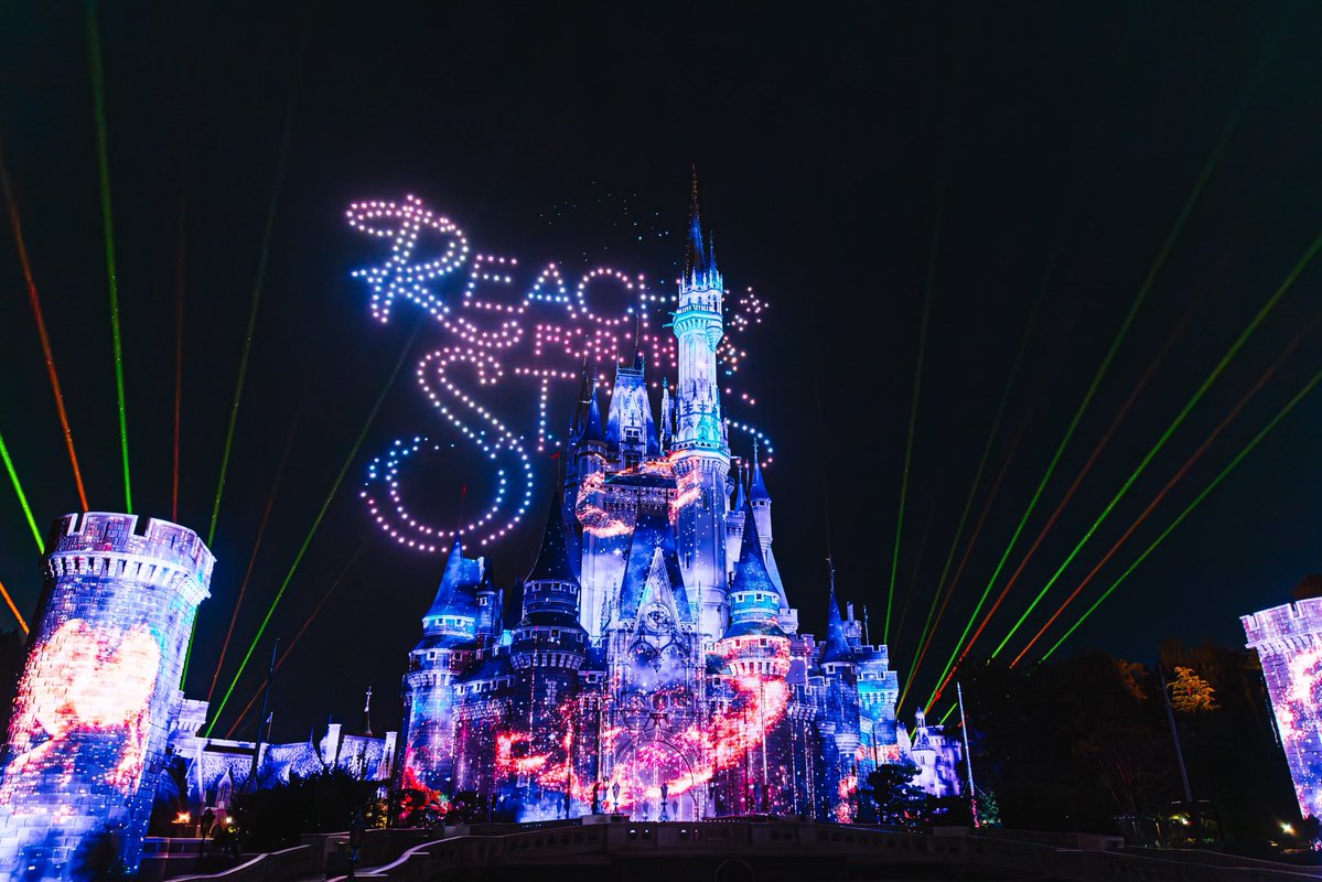 mito_pic's tweet photo. 💫Reach for the Stars: Everlasting Dreams

ドローンを使用した特別演出🌟
とっても綺麗でした✨ https://t.co/GB5Fmmtb5i