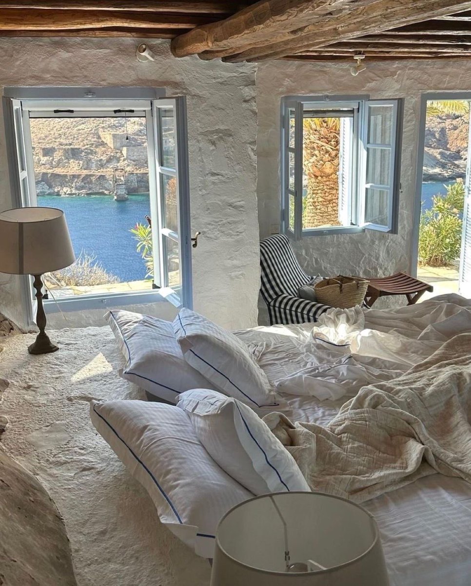 classyladylife's tweet photo. imagine waking up on the island.🌞 https://t.co/ZCpC7Eve4G