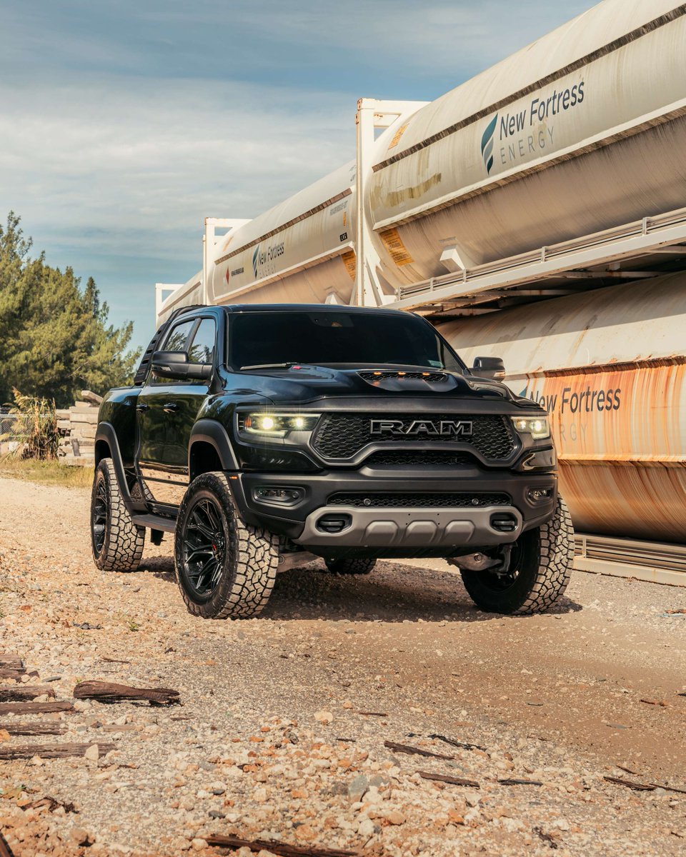 4PlayWheels's tweet photo. This Ram TRX on our Brushed Black 22x12 4P83s wrapped in 37x12.5x22 @toyotires 👀🔥
Built by lianko_ramirez
#4PLAYWheels #LiftedTrucks #TRX #RamTRX #RamTrucks https://t.co/1LTYwOB4Sj