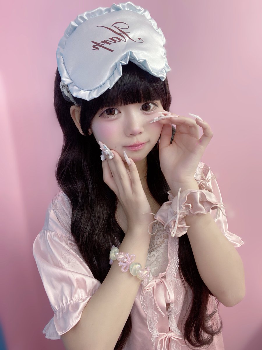 maid_harp's tweet photo. 明日は君が起こしてねᶻ 𝗓 𐰁 · . https://t.co/jGaCUeMOef