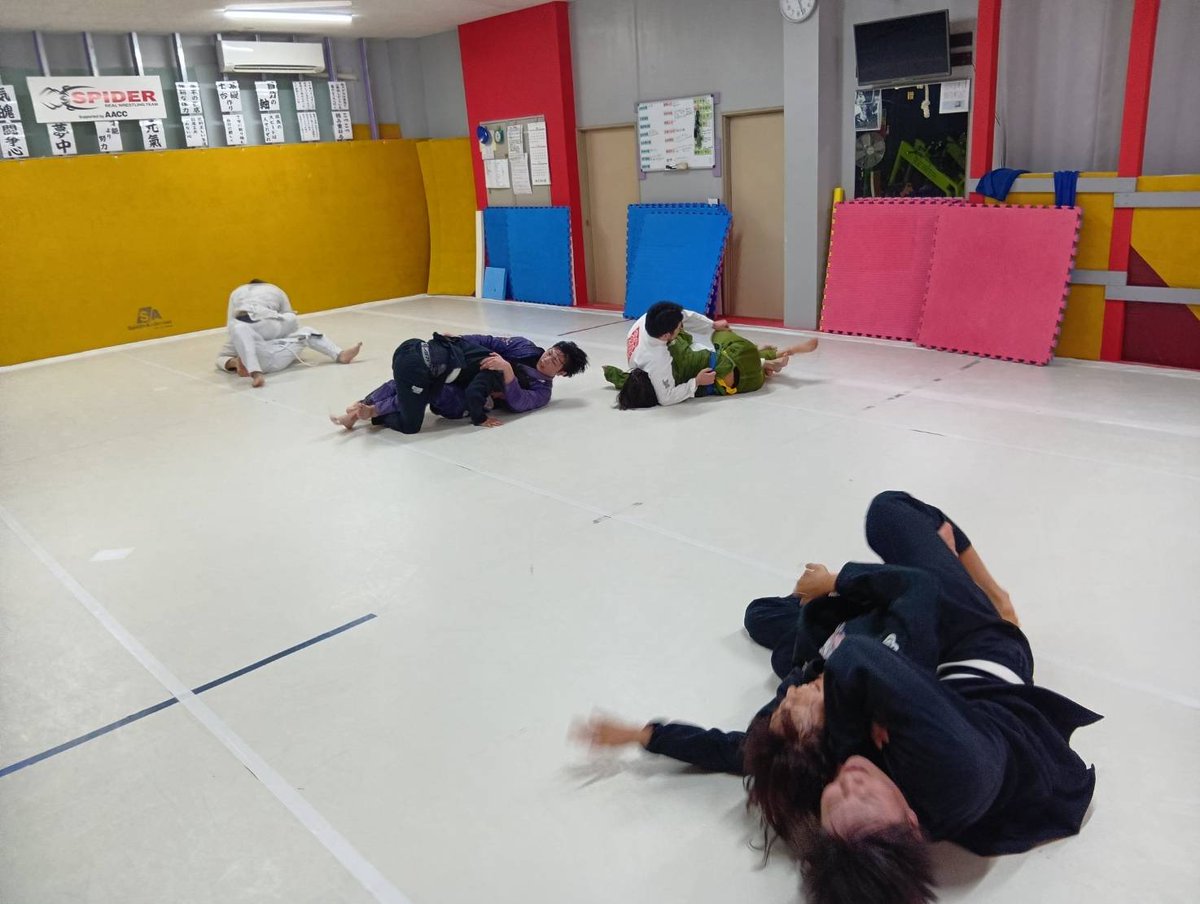 gt_base's tweet photo. 7/1 スパイダー柔術クラス
#SPIDERGYM #ねわざワールドGTBASE　#ブラジリアン柔術　#会員募集　#柔術女子 https://t.co/kRSkWqMOCH