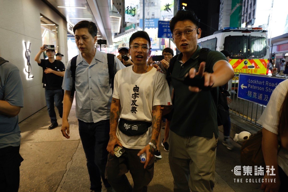 hkdc_us's tweet photo. At 9:40pm, a young man wearing a shirt saying "from words to prosperity" &amp; wearing a "police recruitment day" fanny pack outside SOGO was taken away by police in a police van; unclear if arrested.
On July 1 as a "sensitive" date in HK, see this thread: https://t.co/v4bxq8rlSP https://t.co/eIxE7j8jDb
