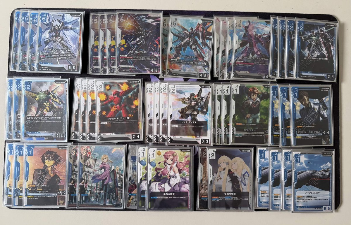 raaa_1538's tweet photo. 5弾仮組してました！
パワーどれも高いね、、、
何か作って欲しいものとかあったら教えてください！

🟩🟪緑紫シャア
→赤と組んだほうが良さそう。勝つ時はジオングアグロ、ひさびさのシャゲめちゃ楽しかった。
🟥⬜️赤白MF
→ユニット少なすぎて手札しんどい。赤白なのにトップ必殺技しか引けずになる。でもクッソ楽しい、ユニットもう少し増えたら組み方帰る
🟩⬜️緑白学園
→祝福決まったら勝ちでしょう。改善はかなりあり。エアリアル系増やしてガンドノートきたら入れるかな。軽減と予期の採用枚数が難しい
🟦⬜️青白キラ
→殿堂入りです。ムラサメ抜いてルージュ新規入れます。ソードストライク入れないとアグロにはお話にならず