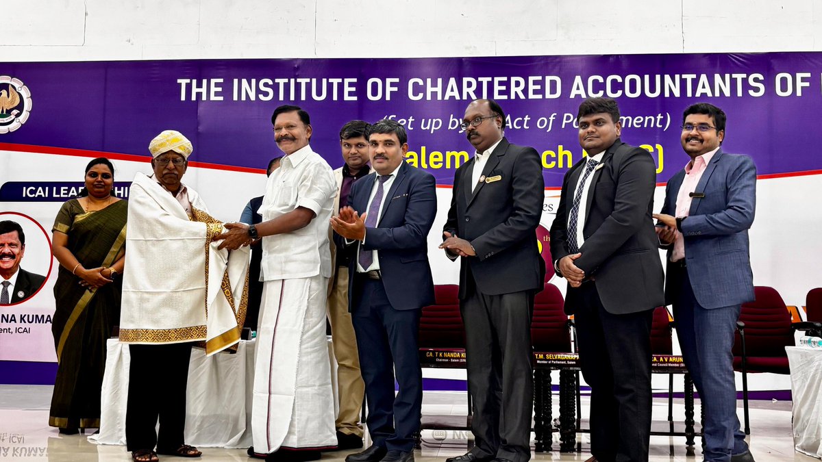 tmselvaganapat's tweet photo. இந்திய பட்டயக் கணக்காளர்கள் நிறுவனம் (ICAI) chartered accountant – சேலம் கிளை (SIRC) சார்பில், சேலம் RKV மஹாலில் நடைபெற்ற 78-வது பட்டயக் கணக்காளர்கள் (#CA_Day) ஆடிட்டர்ஸ் தின விழாவில் சிறப்பு விருந்தினராக கலந்து கொண்டு, நாட்டின் பொருளாதார வளர்ச்சி, நிதி ஒழுங்குமுறை மற்றும் வெளிப்படையான நிர்வாகத்தை வலுப்படுத்துவதில் பட்டயக் கணக்காளர்கள் ஆற்றி வரும் அர்ப்பணிப்புமிக்க சேவையையும், அவர்களின் மகத்தான பங்களிப்பையும் பாராட்டினேன்.மேலும் 25 மற்றும் 50 ஆண்டுகளாக சிறப்பாகப் பணியாற்றிய மூத்த ஆடிட்டர்களுக்கு பொன்னாடை அணிவித்து கௌரவித்து, அவர்களுக்கு எனது மனமார்ந்த வாழ்த்துகளைத் தெரிவித்ததுடன், இளம் ஆடிட்டர்களுக்கு ஊக்கம் அளிக்கும் வகையில் சிறப்புரையாற்றிய மகிழ்வான தருணம்.
