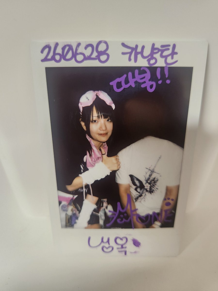Animuel02's tweet photo. #모냐옹모하냐옹

안녕하섰냥? 마왕고양이!
운이 좋게도 이 날 모네의 첫 체키를 찍는 무한한 영광을 누릴 수 있었으니, 이 영광을 만대까지 가지고 가겠습니다. 한 세대를 대충 30년 잡고 30만년쯤?

모네 스타일, 그거 TV속에서 자주 봤던 것 같은데...한 세대 전쯤에 ? https://t.co/vJPyl0DZad