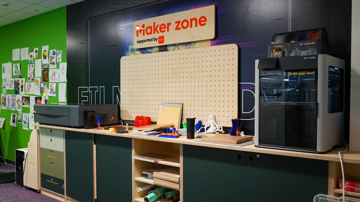 OnSideYZ's tweet photo. Brilliant to see Maker Zones now live at @UnitasYZ and @WESTYouthZone.

A huge thank you to @GSK for their support in making this possible, helping to create spaces where young people can explore #STEM, build confidence and open up new opportunities for the future. https://t.co/4lL0vfdrDY