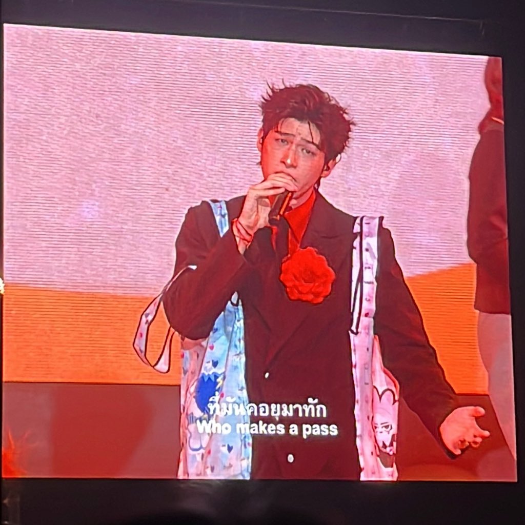 JigzErotang's tweet photo. เลี้ยงลูกแฝดมันลำบาก 55555555555 ซ้ายนีน่า ขวาสไมล์ ป๊าที่รักลูกที่สุด

#WUTheSeriesAfterParty https://t.co/YovErRvyy7