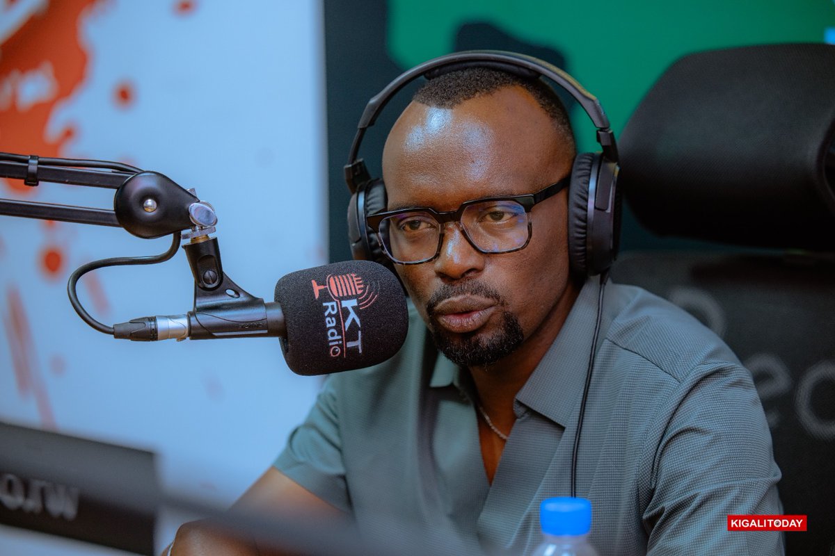 ktradiorw's tweet photo. Uyu munsi mu kiganiro KT PARADE, twakiriye Mugabo Gilbert, Umuyobozi Wungirije w’Akarere ka Muhanga ushinzwe imibereho myiza y’abaturage.

Visi Meya yatuganirije byinshi ku  bikorwa biteganyijwe ku munsi wo #Kwibohora32 mu Karere ka Muhanga https://t.co/nJYcWYhuFv