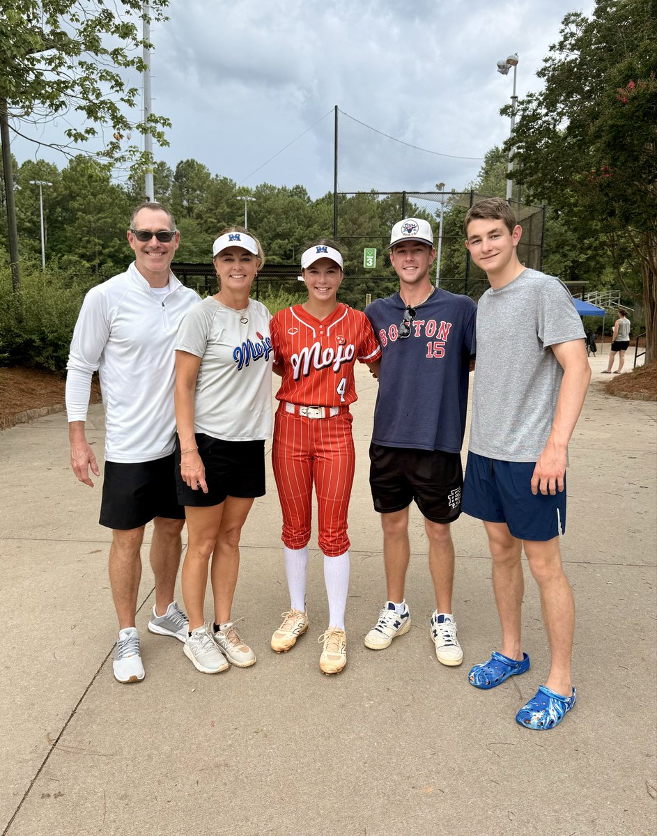 ZoeHoward04's tweet photo. Another fun weekend playing with the my Mojo teammates! I was especially grateful to have my whole family there including my two older brothers. I was 4/8 with two RBIs and  a sacrifice bunt. 🥎 https://t.co/tHNOcmAt3O