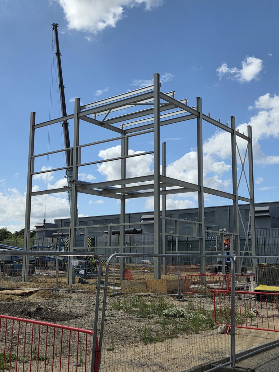 datumdc's tweet photo. After months of work behind the scenes - and below ground - our FRN2 project is now taking shape above ground. The data centre superstructure is emerging as a clear sign of the huge amount of work already completed.

#FRN2 #Construction #DataCentre #Infrastructure #Engineering https://t.co/ltUlJE5V4t