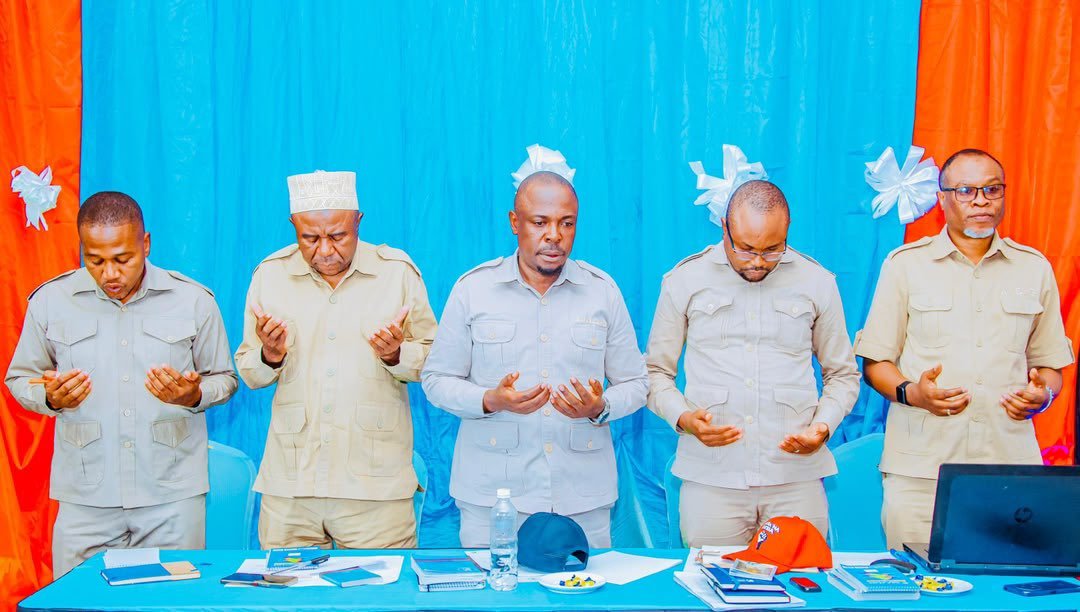 TwoBy99293's tweet photo. AKILI KUBWA,,MTAZOMO BORA,,TUMAINI BORAKWA WANANCHI,,WATETEZI WA HAKI ZA BINADAM,,MUNGU HUFANYA NJIA PASIPO NJIA ACHA WAWAKASHIFU ILA KUNA SIKU YA MAJIBU  MUNGU WETU HALALI WALA HASINZII MBALIKIWE SANA https://t.co/bnTRrYjOrD