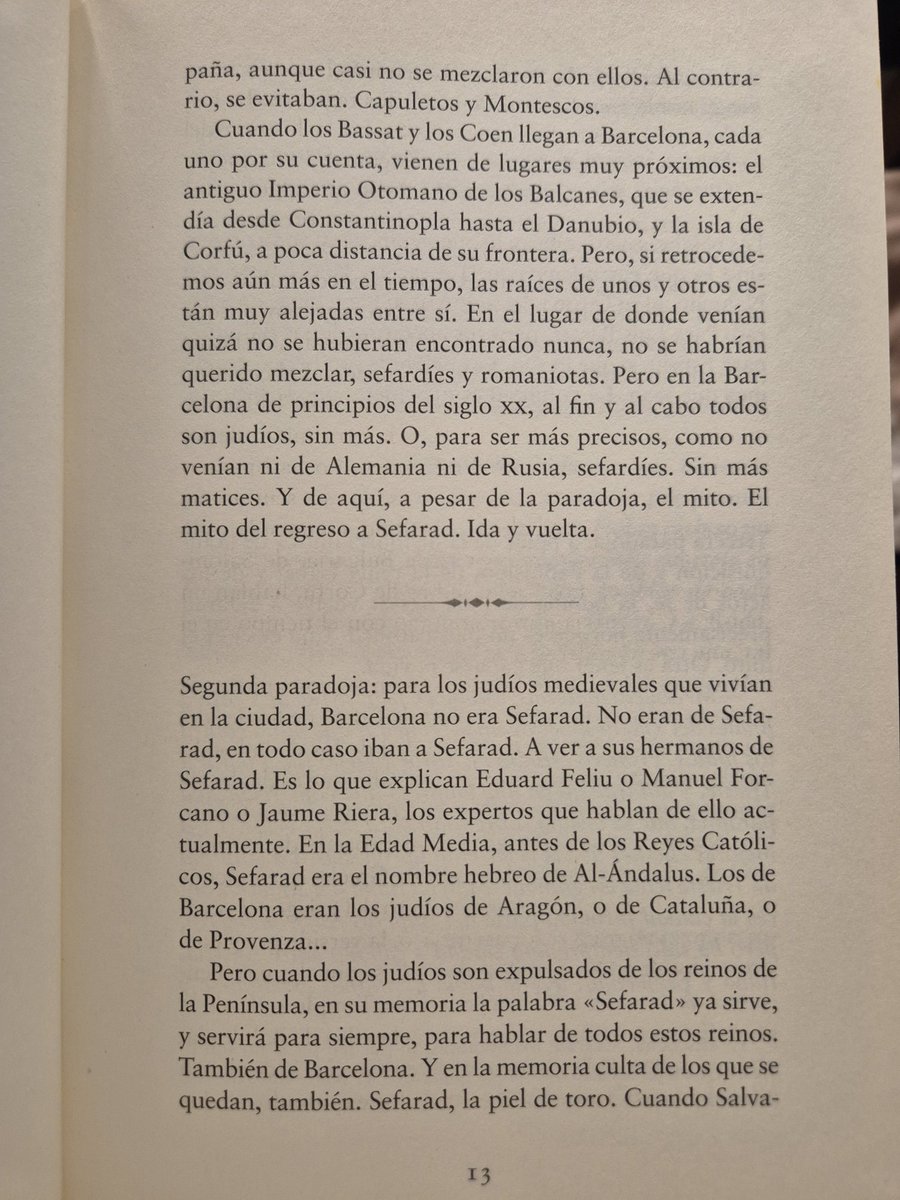 DiegoMoldesGonz's tweet photo. «El regreso de los Bassat» (@RBALibros, Barcelona, 2016) un libro interesantísimo sobre una saga familiar que recomiendo en su décimo aniversario.
Corfú, Trieste, el Imperio Otomano, España, Cataluña, el mito de Sefarad... Un itinerario vital múltiple y apasionante. https://t.co/M6ZZmi04iD