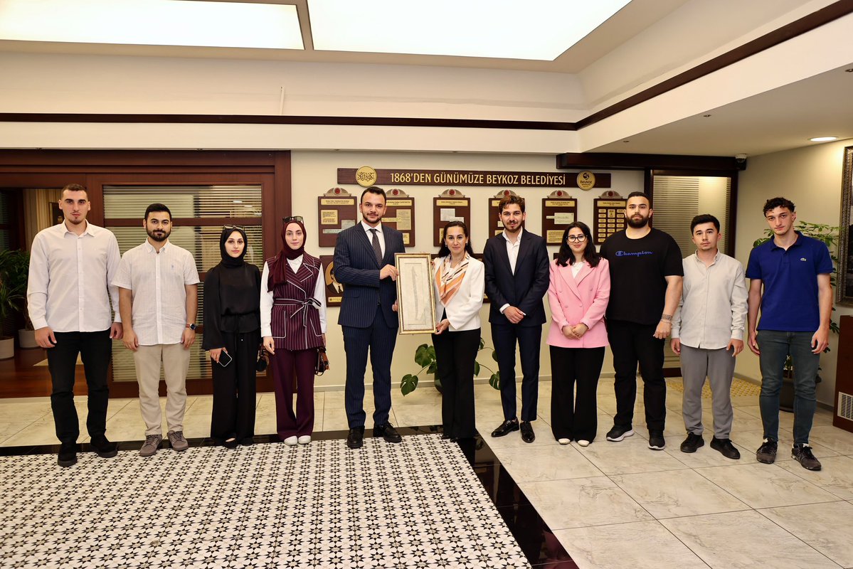ozlemvgurzel's tweet photo. AK Parti Beykoz İlçe Gençlik Kolları Başkanı Muhammet Hakkı Akgül ve yönetimini belediyemizde misafir ettik.

Gençlerimizin enerjisi ve fikirleri Beykoz’umuza değer katmaya devam edecek. Nazik ziyaretleri ve anlamlı hediyeleri için kendilerine teşekkür ediyorum. https://t.co/C0OgRarcjP