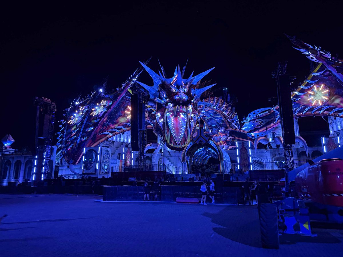 Hwzer's tweet photo. We missed out on something truly special this year at #defqon1 with the cancellation, I hope they find a way to reuse it cause that's a wild dragon. 😭 https://t.co/WW7jLTtLud