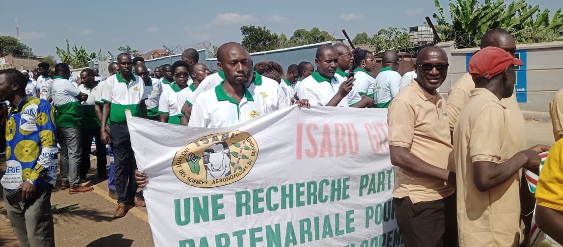 BMineagrie's tweet photo. A l'occasion de la célébration du 64ᵉ anniversaire de l'indépendance du Burundi, le MINEAGRIE a pris part au défilé officiel marquant ces festivités ce 01/7/ 2026. Une occasion  de réaffirmer son engagement en faveur du développement du secteur environnemental et agro-pastoral. https://t.co/IHiNVqi5zJ
