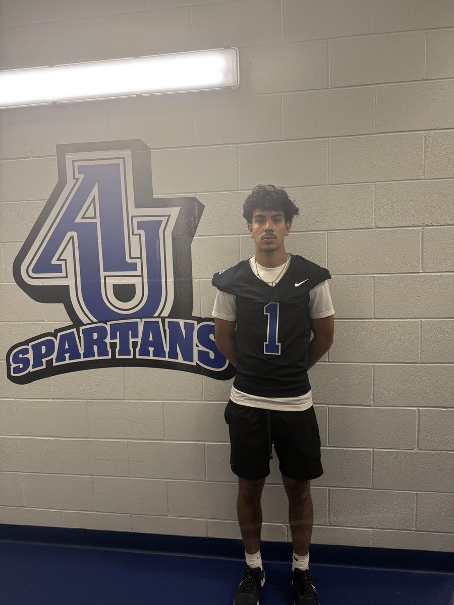 fwisaiah11's tweet photo. Thank you to @CoachRgehlert7 for inviting me to learn more about @AU_SpartanFB . I had a great time seeing the campus and learning more about the program! 

@OLCHS_football @scottybscout @SidelinePreps @DeepDishFB @PrepRedzoneIL @EDGYTIM 
@LemmingReport @247recruiting https://t.co/R5SUoi1lEl