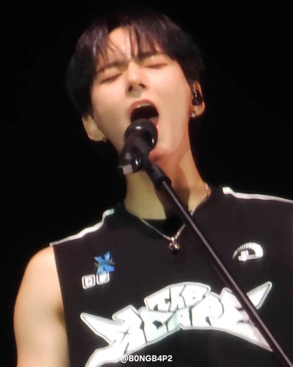 B0NGB4P2's tweet photo. 열창 고양이 재등장 https://t.co/5U0y7oeYC0