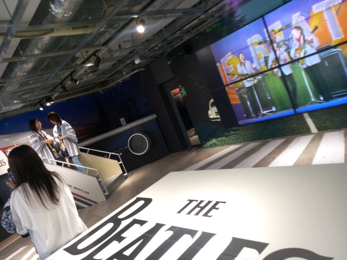 TERRAGRIEF's tweet photo. 【#TheBeatles】

1．竹下通りにビートルズが流れてる
2＆3．当時のミュージックライフなどに載ってた(?)写真
4．７月1日昼公演の映像
ABBEY ROADの横断歩道もある
法被を着てタラップを降りる

#ビートルズ #来日60周年 https://t.co/pI6LGFBTaw