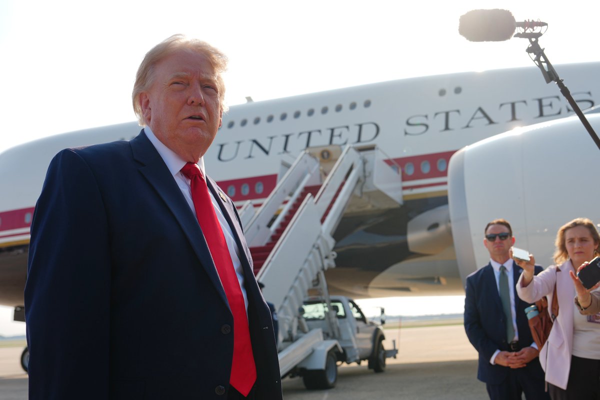 tempoweb's tweet photo. Donald #Trump guadagna 1 miliardo di dollari in criptovalute nel 2025: la dichiarazione finanziaria svela tutto

#usa #1luglio #iltempoquotidiano

https://t.co/lrgXZ4dK5S https://t.co/l17Ef2bTdb