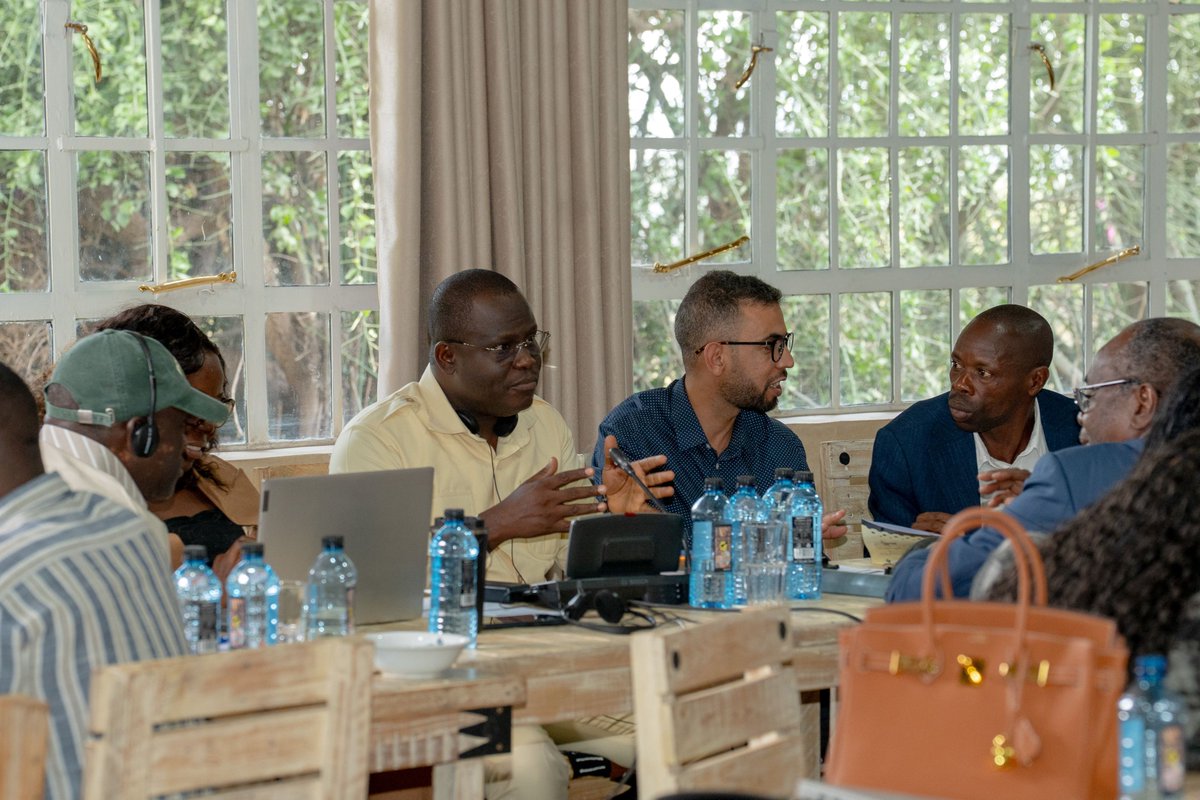 AFRODAD2011's tweet photo. 🌍L'Afrique ne peut pas refaçonner son avenir sans refaçonner les règles qui régissent la finance mondiale.

À #DaDAIV, les participants analysent l'histoire coloniale, les institutions, les intérêts et les structures de gouvernance qui sous-tendent l'architecture mondiale de la dette, ainsi que les réformes nécessaires pour renforcer le rôle et l'influence de l'Afrique dans la gouvernance financière mondiale. #AfricaRuleMaker #AfricaEconomicJustice