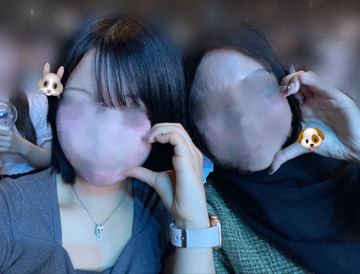 chxoxo___'s tweet photo. AHOF1周年おめでとう🎂⸝꙳
私は最初ずあんくんではない人目当てでユニリグを見ていました🎶
最初の方はナムジャにあまり興味がなくて途中で見るのをやめてしまったけど、7/1にデビューすると聞いて「RendezvousのMVはリアタイしてみよう🫶🏻💕」という軽い気持ちでAHOFを見始めました💭

でも気付いたら1ヶ月もしないうちにAHOFにどっぷりハマっていて、今まで雑食だったのに他のグループは全然見なくなって、気付けば毎日AHOFばかり見ていました🥹🤍

ちょうどその頃は学校では人間関係に悩んでいて、家では親との関係にも悩んでいて、自分には居場所がないと思っていた時期でした🥲
でもRendezvousの歌詞を聞きながら「もう少し頑張ったら何か変わるかもしれない💫」と思って毎日を過ごしていました🌙
最初はボイプラのワンピクだったボボちゃんを推していたけど、いつの間にか私の毎日の中心にはずあんくんがいました🫶🏻🎀

踊ってくれてありがとう🕊️🤍

歌ってくれてありがとう🎤✨

アイドルになってくれてありがとう💐

何度も諦めずに夢を追い続けてくれてありがとう🌟
ずあんくんが頑張って生きてきてくれたから、私はずあんくんに出会うことができました🍀🤍

気付けば嬉しいことがあった日も、つらいことがあった日も、一番最初に思い浮かぶのはずあんくんでした🥹💞

今ではAHOFを見る理由も、ステージを見る理由も、全部ずあんくんですㅎㅎ🫧🤍

好きになって3ヶ月くらいで活動休止になった時は本当に寂しくて、毎日「今何してるんだろう」「ちゃんとご飯食べてるかな」「元気でいるかな」って考えていました。
自分でも驚くくらいずあんくんのことばかり考えていて、その時初めて、自分にとってこんなに大切な存在になっていたんだと気付きました🫶🏻🤍

1/24のファンコンに行こうと決めた時も、ずあんくんに会えることだけを楽しみに毎日を頑張っていました🎟️💕
そして活動復帰の知らせを聞いた日は本当に嬉しくて、今でもその時の気持ちを覚えています🥹
ずあんくんが戻ってきてくれたから、私もまた前を向いて頑張ることができました🌷

今までたくさんの人を好きになってきたけど、「応援したい」「幸せでいてほしい」「ずっと笑っていてほしい」と心の底から思えたのはずあんくんが初めてです🤍
今までの推しへの愛情が嘘だったみたいに、人を応援することの幸せや誰かの存在が力になることを教えてくれました🪽✨

ずあんくんを見ていると、努力はちゃんと人を輝かせるんだなと思います🌟
だからナマケモノな私も頑張ろうと思えます🫶🏻

正直、他の人を見ても結局ずあんくんに戻ってきます🥹🤍
どんなステージを見ても、どんなアイドルを見ても、「やっぱり私にはずあんくんだな💭💕」って思います。
ずあんくんは私の大好きなアイドルであり、憧れであり、つらい時に前を向く理由であり、希望です🪽🤍

私の人生の中でずあんくんに出会えて本当に良かった🍀
一生愛してるし、これから先もずっとずあんくんのことを応援しています🪄︎︎◝✩
いつも幸せをくれてありがとう🌷🤍

これからも愛してる〜🐰🎀🤍

❤︎ ｰｰｰｰｰ ❤︎ ｰｰｰｰｰ ❤︎ ｰｰｰｰｰ ❤︎ ｰｰｰｰｰ ❤︎ ｰｰｰｰｰ ❤︎ ｰｰｰｰｰ ❤︎ ｰｰｰｰｰ ❤︎
한국어ALT🪄︎︎◝✩