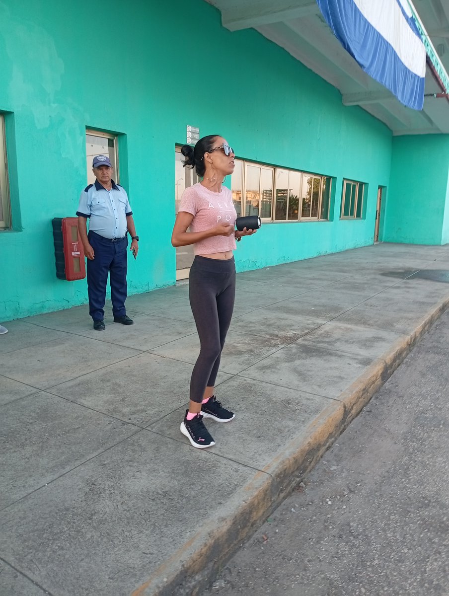 RefSergioSoto's tweet photo. La Refinería Sergio Soto se vistió de celebración este 1ro de julio,la cantante Ana Inés ofreció un emotivo momento cultural, cuya interpretación aportó sensibilidad y un ambiente festivo a la jornada.
#PetrolerosPorCuba https://t.co/hy2KwO3Jp0