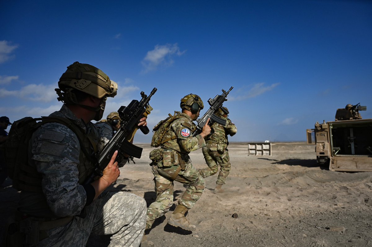 FACh_Chile's tweet photo. En #Salitre2026, la interoperabilidad también se entrena en tierra.

La Infantería de Aviación #FACH y la Security Forces #USAF desarrollaron un entrenamiento de fortalecimiento de la Protección de la Fuerza bajo estándares OTAN con apoyo de vehículos mecanizados YPR-765 y M113. https://t.co/GfgXrwWMPs