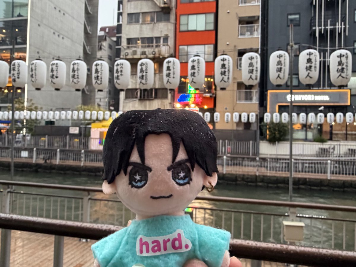 kent_ei's tweet photo. 会社帰りに道頓堀川万灯祭の提灯🏮見てきたよ

13個ずらっと並んだ健人くんの提灯、すっごく艶やか✨

私はお友達と一緒に
健人くんが大好きな遊戯王ワードをいれたこの提灯🏮を出しました😊

8月末まで開催しています

#中島健人
#道頓堀川万灯祭2026 https://t.co/OhJ4BPE0wZ