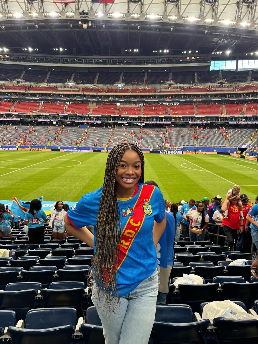 CasmirDani95888's tweet photo. DR Congo 🇨🇩 ladies at world cup>>>>>>✨😩 https://t.co/1pQHiMMMWu