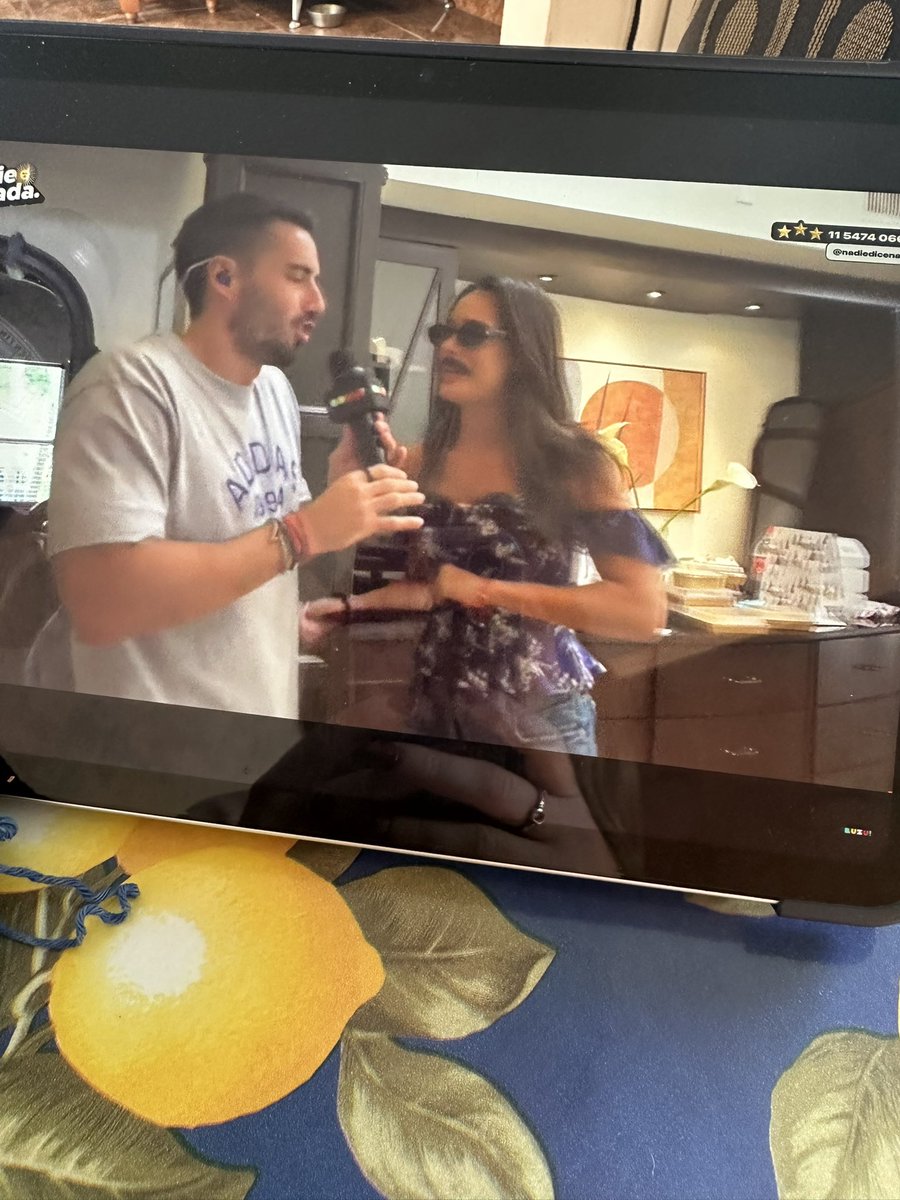 DaiB_loveturism's tweet photo. Nico queriendo irse es Ross en friends en el cap en que nadie esta listo JAJAJAJA #nadiedicenada #luzutv #friends https://t.co/afOowcrfXc