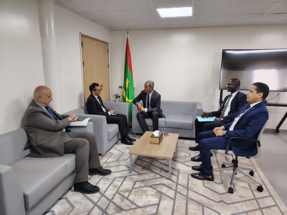 BdBala92178's tweet photo. لقاء بين وزير المعادن والسفير الفرنسي لبحث شراكات استثمارية جديدة وتطوير التعاون الاقتصادي بما يدعم التنمية وخلق فرص العمل #موريتانيا #فرنسا #الاستثمار #التنمية https://t.co/AzI5l6I3Ym