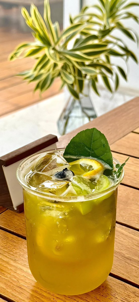Timpanie84's tweet photo. Freshly brewed iced matcha latte with a honeyed almond croissant—sunny weekday pick-me-up hits different! https://t.co/md8mHZdoBL