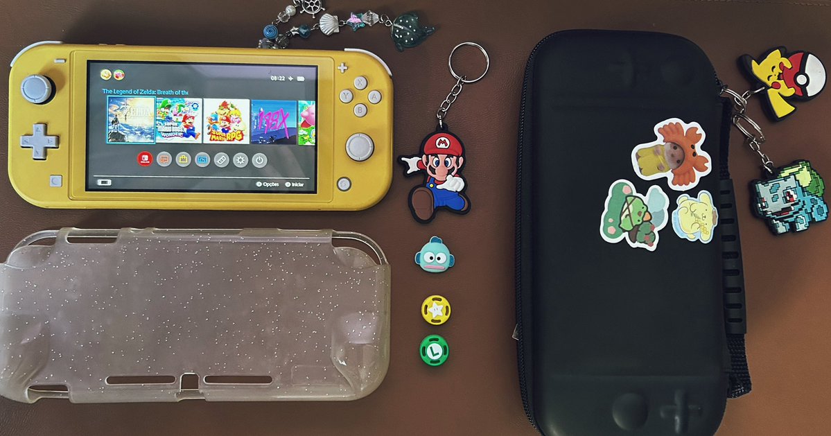 giozitos's tweet photo. 🚨 VENDO!

Nintendo Switch Lite Amarelo – R$ 1.200

DESBLOQUEADO e em ótimo estado de conservação!

Acompanha:

Cartão microSD de 128 GB
Película já aplicada
Carregador original
Case de viagem
Capinha protetora
Extras: chaveirinhos e grips para os analógicos https://t.co/vchG5g4rvB