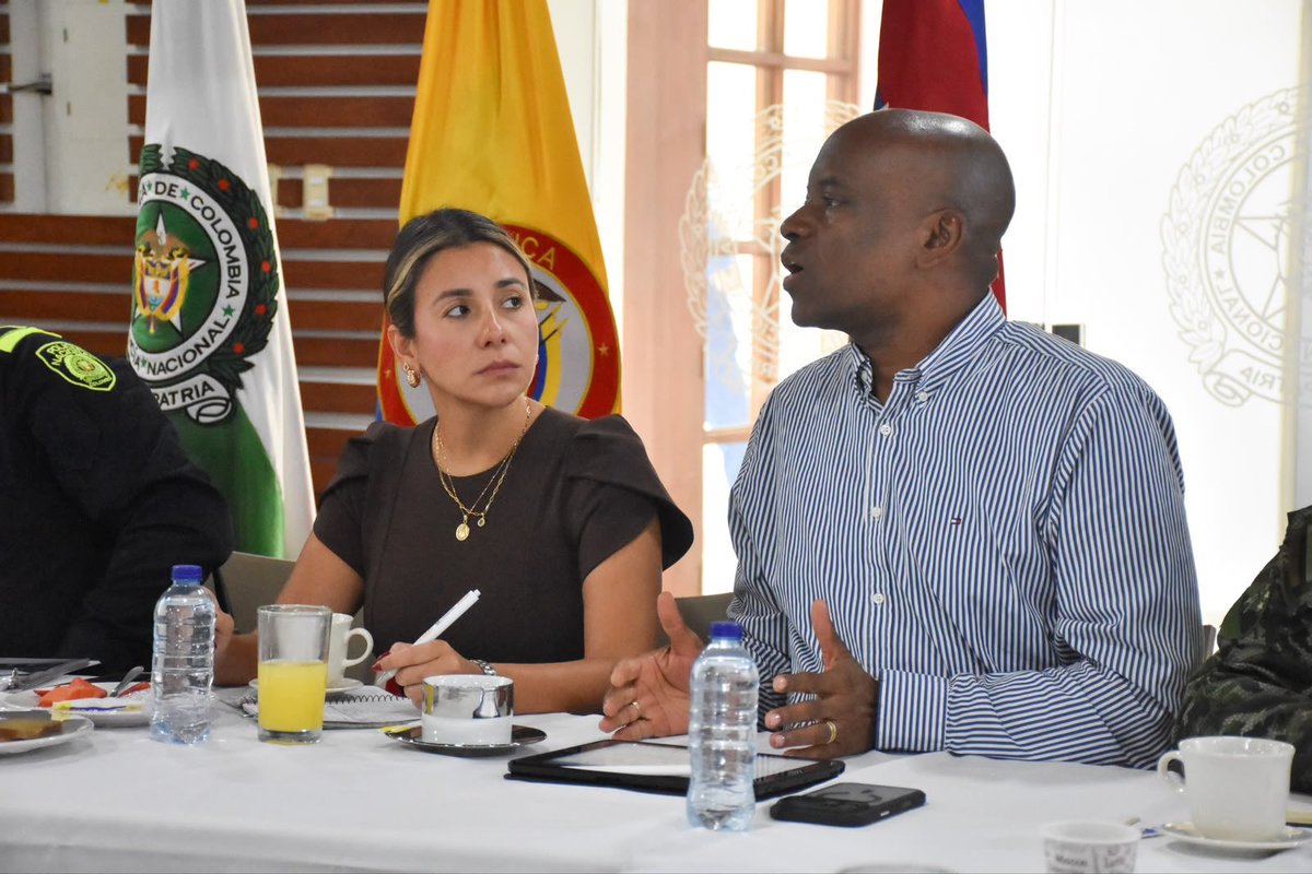 MagdalenaGober's tweet photo. Sostuvimos, junto a la Fuerza Pública y la Fiscalía General de la Nación, una reunión de coordinación para analizar los hechos delictivos ocurridos durante la semana anterior y fortalecer la articulación institucional frente a las situaciones que afectan la seguridad y la https://t.co/M4hlYTqcCw