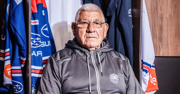 zsclions's tweet photo. Werner Jenni hat den Nachwuchs und die GCK Lions jahrzehntelang als Videocoach begleitet. Sein wichtigstes Werkzeug war stets eine Kamera. Und sein wichtigster Antrieb: die Freude an der Arbeit mit jungen Menschen. Die Geschichte: 
https://t.co/SA9YWLWE7J https://t.co/wlkumWYtUG